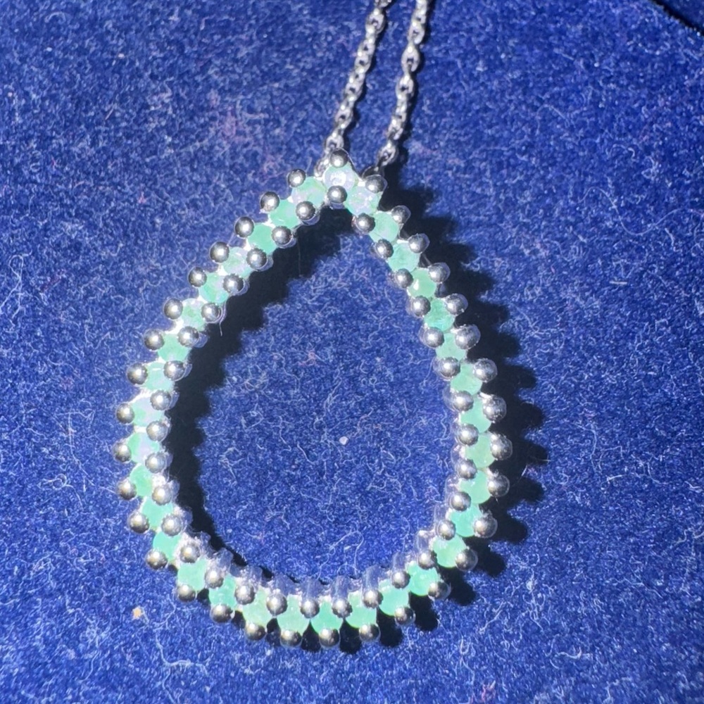 Silver and Green Teardrop Pendant Necklace